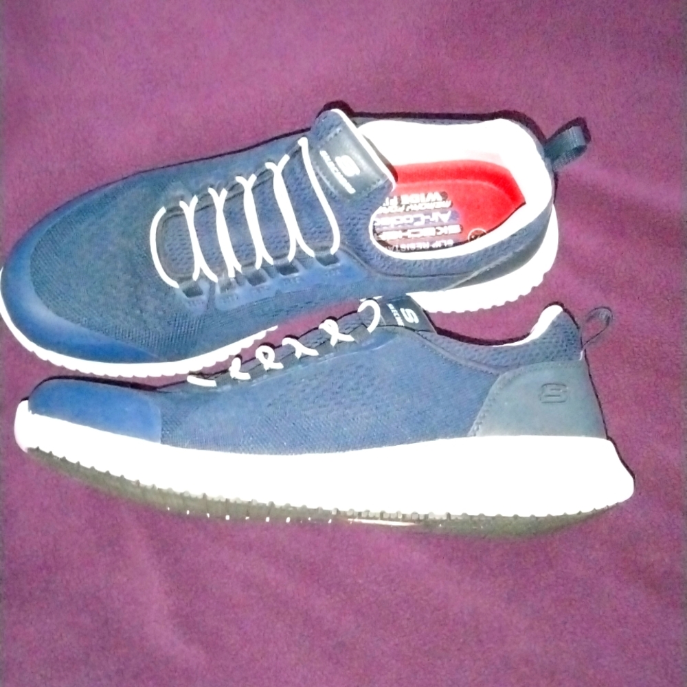 Men's Size 11 Skechers slip on tennis shoes